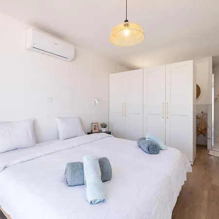 וילה - Mediterranean With Private Pool - פואנגירולה